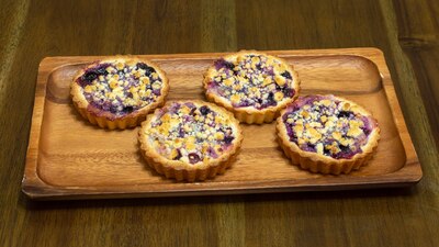 mini blueberry crumble tarts.