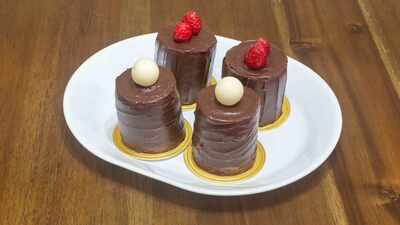 nutella® and raspberry spiral cakes.